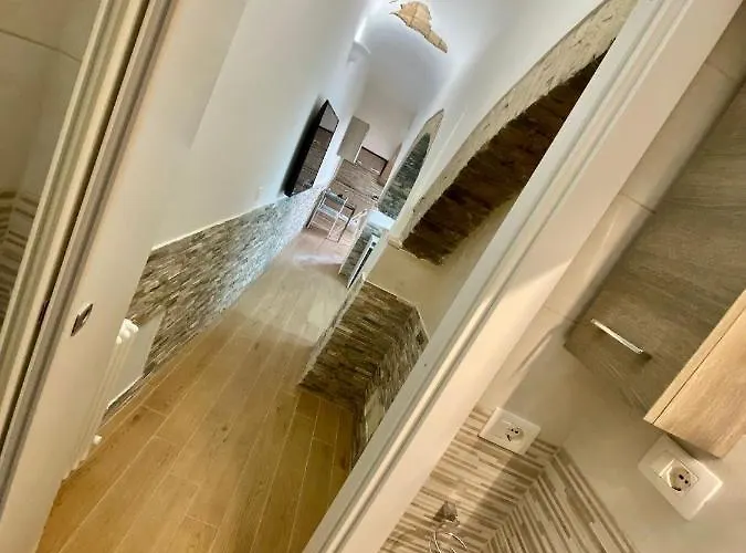 Vatican Stone Apartment *